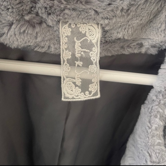 SADIE & SAGE ladies vest. Bag 12 - Picture 6 of 7